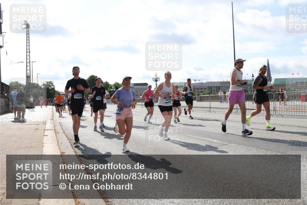 29.06.2025 - hella hamburg halbmarathon Lena Gebhardt http://msf.ph/oto/8344801 29.06.2025 10:00:50 Lombardsbrücke 13498, 17087, 5418, 1544, 1568, 1583, 1611, 1681, 1726, 2236, 2346, 2426, 2474, 2490, 2982, 3042, 3059, 3141, 3319, 3400, 3625, 3740, 3794, 3983, 4238, 4419, 4579, 4594, 4616, 4708, 4767, 4813, 4940, 4945, 5033, 5418, 5643, 5870, 6138, 6147, 6220, 6443, 6487, 6531, 6714, 6757, 7658, 7757, 7759, 7761, 8255, 8326, 8478, 8632, 8923, 9124, 9553, 9555, 9577, 9932, 10074, 10188, 10271, 10599 meine-sportfotos.de