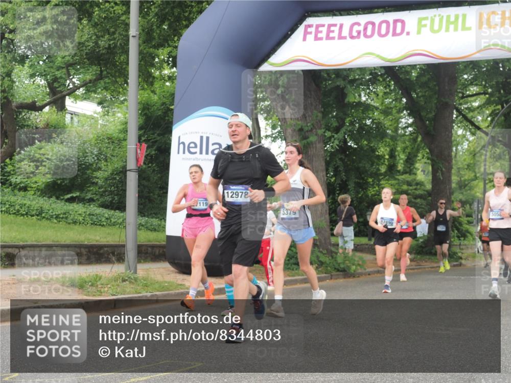 29.06.2025 - hella hamburg halbmarathon KatJ http://msf.ph/oto/8344803 29.06.2025 10:49:25 Zwischen KM18-KM19 1147, 3625, 5058, 5379 meine-sportfotos.de