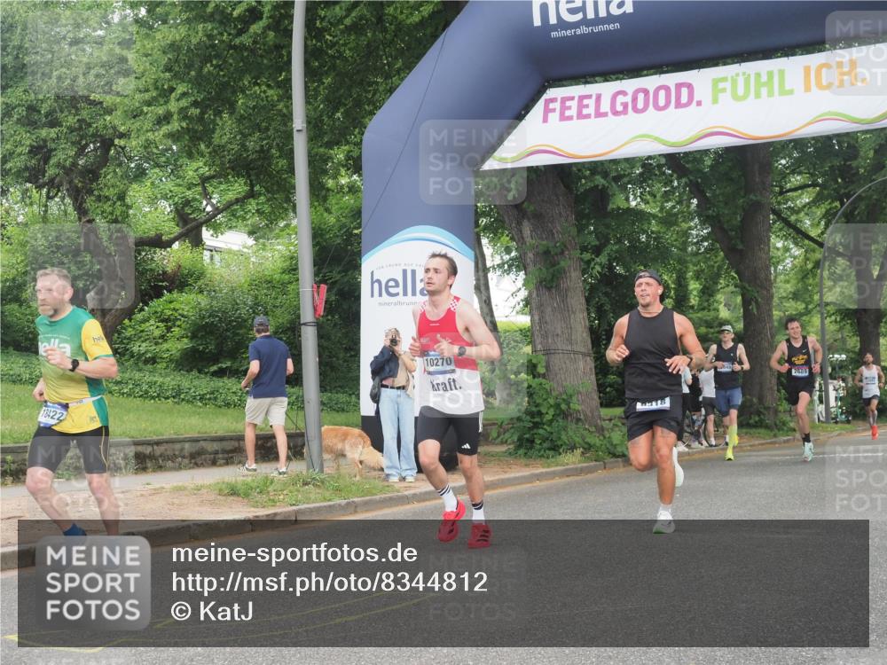 29.06.2025 - hella hamburg halbmarathon KatJ http://msf.ph/oto/8344812 29.06.2025 10:19:52 Zwischen KM18-KM19 3845, 8190, 8318 meine-sportfotos.de