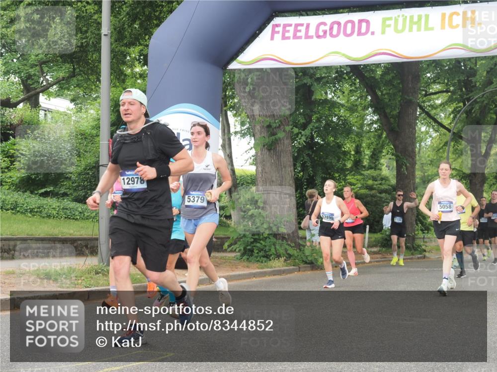 29.06.2025 - hella hamburg halbmarathon KatJ http://msf.ph/oto/8344852 29.06.2025 10:49:25 Zwischen KM18-KM19 1147, 3625, 5058, 5379 meine-sportfotos.de
