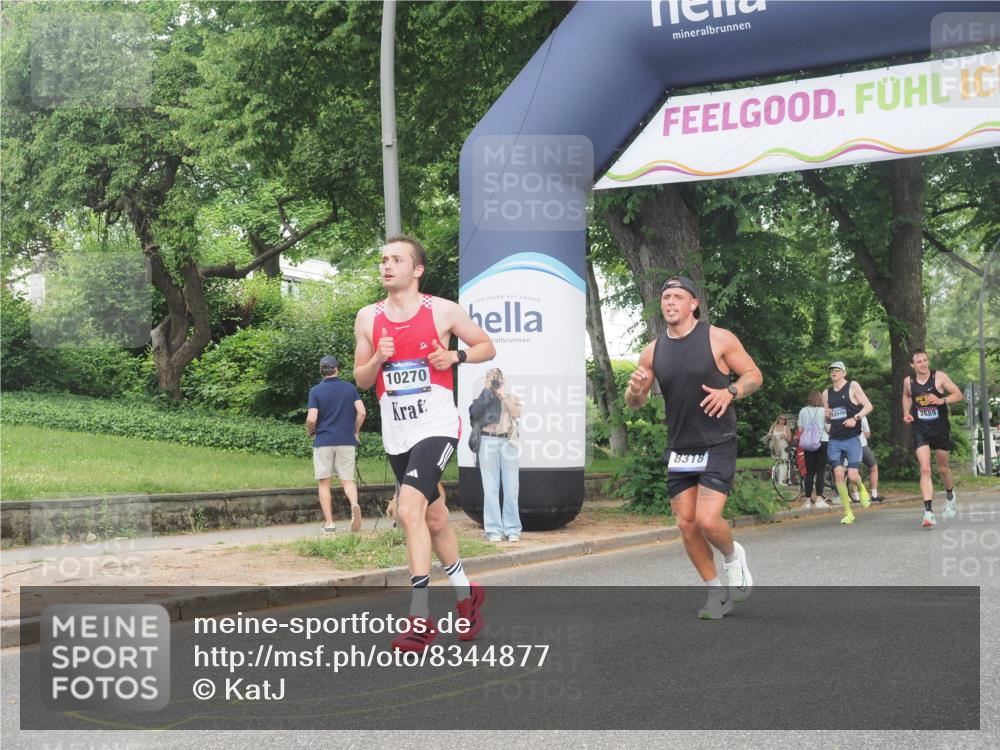 29.06.2025 - hella hamburg halbmarathon KatJ http://msf.ph/oto/8344877 29.06.2025 10:19:53 Zwischen KM18-KM19 2689, 8190, 8318 meine-sportfotos.de