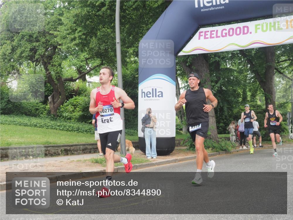 29.06.2025 - hella hamburg halbmarathon KatJ http://msf.ph/oto/8344890 29.06.2025 10:19:53 Zwischen KM18-KM19 2689, 8190, 8318 meine-sportfotos.de