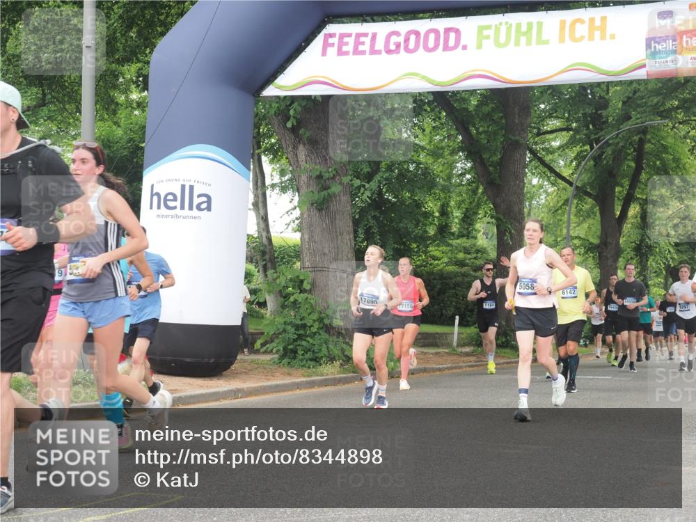 29.06.2025 - hella hamburg halbmarathon KatJ http://msf.ph/oto/8344898 29.06.2025 10:49:25 Zwischen KM18-KM19 1147, 3625, 5058, 5379 meine-sportfotos.de