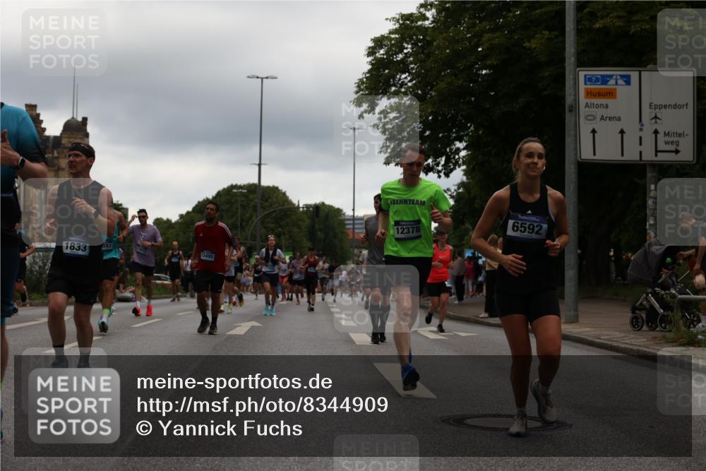 29.06.2025 - hella hamburg halbmarathon Yannick Fuchs http://msf.ph/oto/8344909 29.06.2025 10:52:23 20KM 1319, 1833, 2159, 2250, 2619, 2656, 2711, 2996, 3251, 4550, 4708, 4767, 5277, 5675, 6138, 6147, 6592, 7082, 7659, 7856, 8089, 9230, 9553, 9555, 10020, 10268, 10319, 10518, 10703, 11394, 11605, 11808, 11846, 12378, 12495, 12734, 12735, 12879, 13287, 13512, 13654, 13694, 14355, 14673, 15197, 15434, 15527, 16189, 17531, 17665, 17814, 17827, 17967, 18727, 18985 meine-sportfotos.de