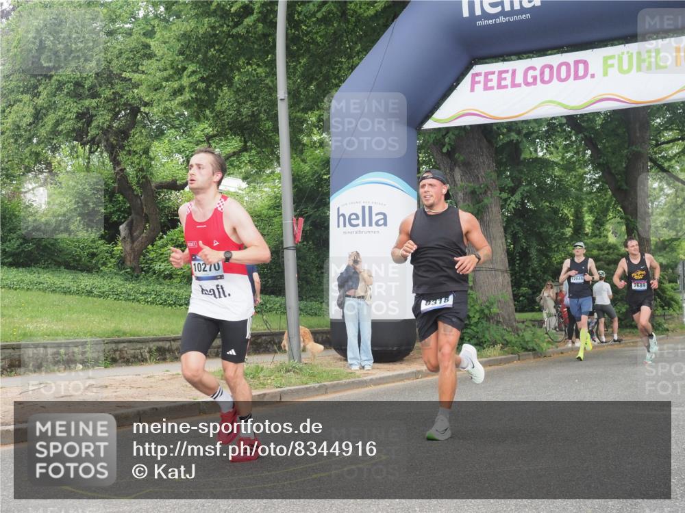 29.06.2025 - hella hamburg halbmarathon KatJ http://msf.ph/oto/8344916 29.06.2025 10:19:53 Zwischen KM18-KM19 2689, 8190, 8318 meine-sportfotos.de