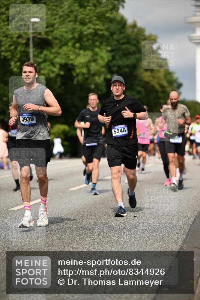 29.06.2025 - hella hamburg halbmarathon Dr. Thomas Lammeyer http://msf.ph/oto/8344926 29.06.2025 10:18:16 Kennedybrücke 1131, 1406, 2990, 3020, 3154, 3728, 3756, 3834, 3939, 5191, 5546, 5670, 6028, 6083, 6089, 7209, 7442, 7802, 7840, 7991, 8001, 8147, 8409, 9663, 9845, 10610, 10977, 11355 meine-sportfotos.de