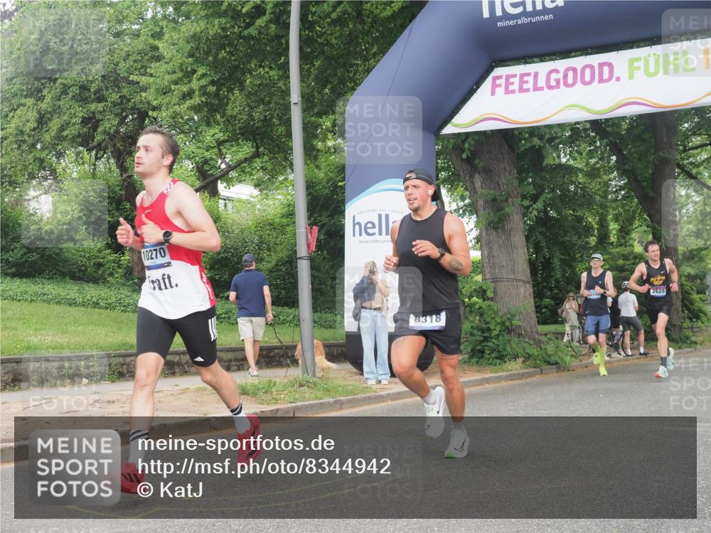 29.06.2025 - hella hamburg halbmarathon KatJ http://msf.ph/oto/8344942 29.06.2025 10:19:53 Zwischen KM18-KM19 2689, 8190, 8318 meine-sportfotos.de