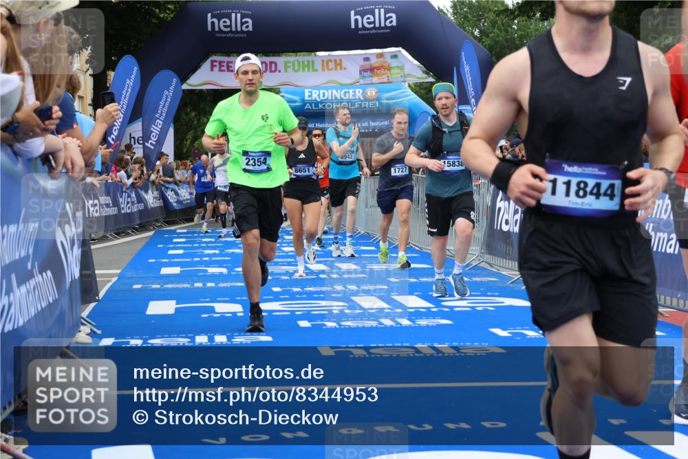 29.06.2025 - hella hamburg halbmarathon Strokosch-Dieckow http://msf.ph/oto/8344953 29.06.2025 10:53:21 Ziel 1683, 1727, 2074, 2354, 4065, 6198, 6629, 6942, 7312, 8651, 9142, 11068, 11844, 12490, 12875, 12909, 13912, 13997, 15179, 15681, 15838, 18134, 18901 meine-sportfotos.de