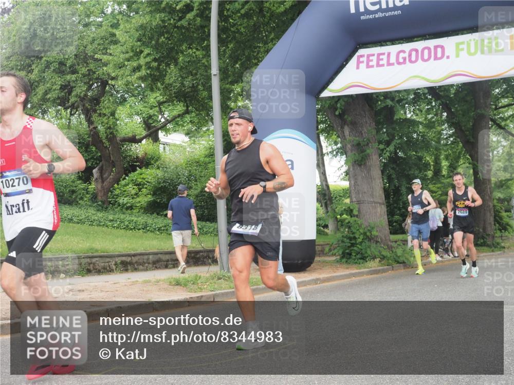 29.06.2025 - hella hamburg halbmarathon KatJ http://msf.ph/oto/8344983 29.06.2025 10:19:53 Zwischen KM18-KM19 2689, 8190, 8318 meine-sportfotos.de
