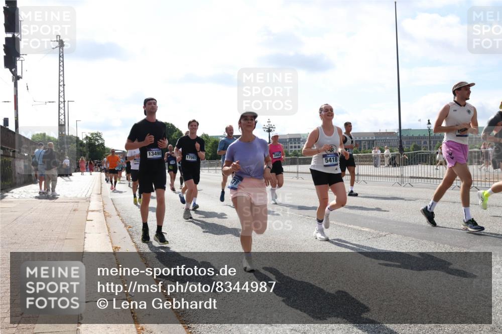 29.06.2025 - hella hamburg halbmarathon Lena Gebhardt http://msf.ph/oto/8344987 29.06.2025 10:00:51 Lombardsbrücke 1162, 13498, 17087, 3983, 5418, 1544, 1568, 1583, 1611, 1681, 1726, 2236, 2346, 2426, 2474, 2490, 2982, 3042, 3059, 3141, 3400, 3625, 3740, 3794, 3983, 4238, 4419, 4579, 4616, 4708, 4767, 4940, 4945, 5033, 5418, 5643, 5870, 6138, 6147, 6220, 6443, 6487, 6531, 6714, 6757, 6835, 7658, 7757, 7759, 7761, 8255, 8326, 8478, 8632, 8923, 9124, 9553, 9555, 9577, 9932, 10074, 10188, 10271, 10599 meine-sportfotos.de