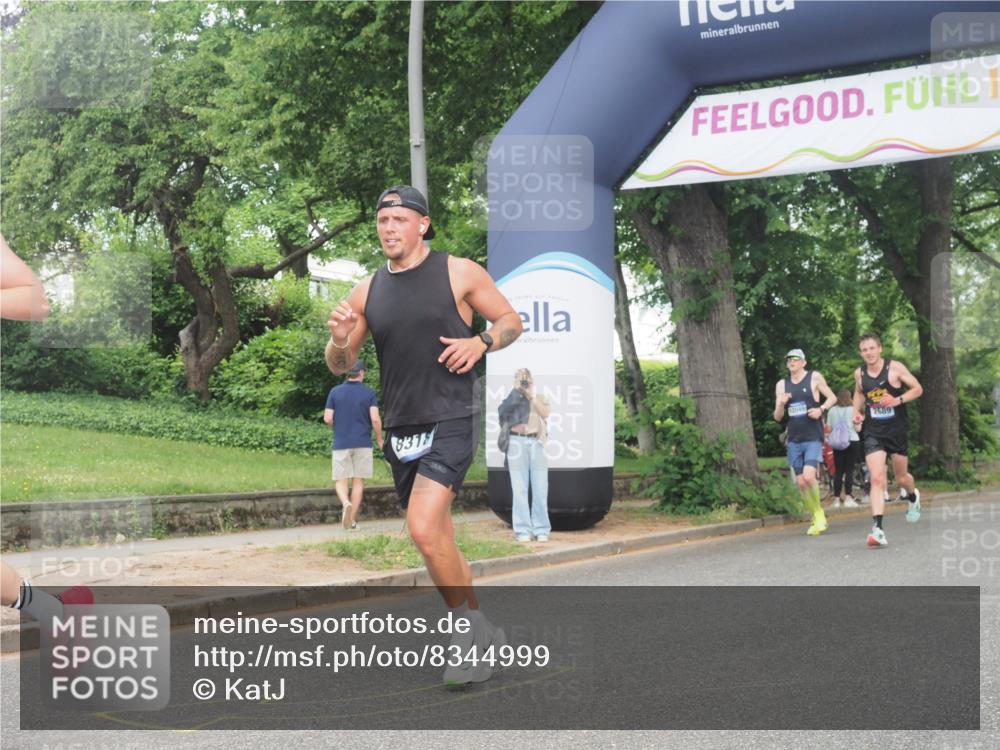 29.06.2025 - hella hamburg halbmarathon KatJ http://msf.ph/oto/8344999 29.06.2025 10:19:54 Zwischen KM18-KM19 2689, 8190, 8318 meine-sportfotos.de