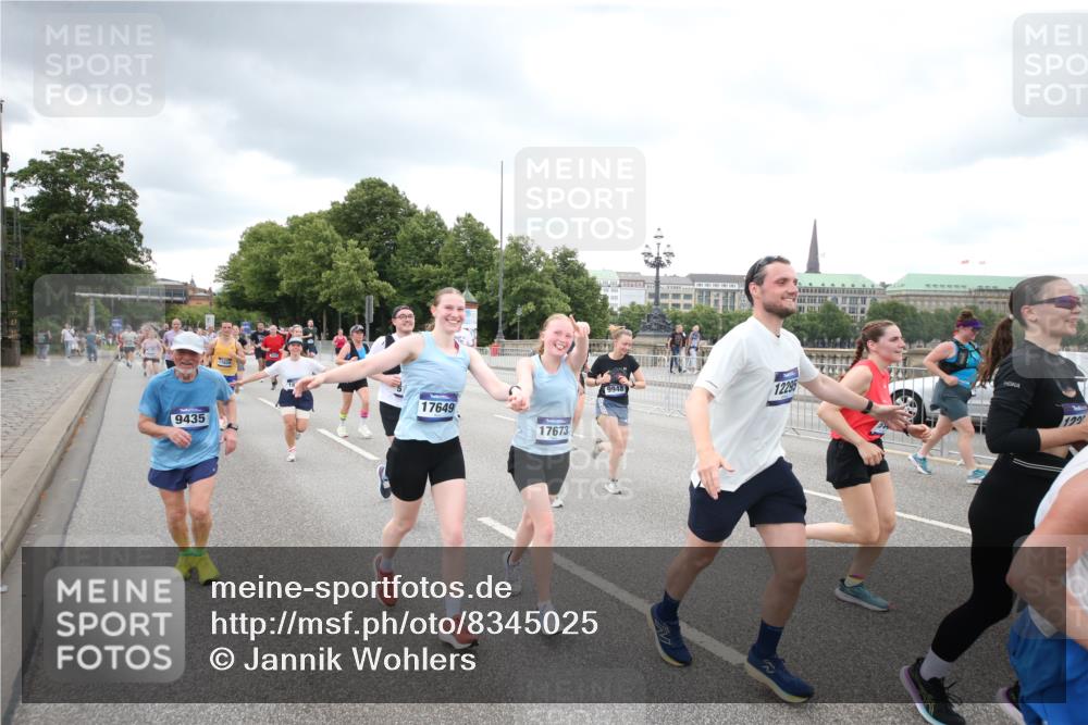 29.06.2025 - hella hamburg halbmarathon Jannik Wohlers http://msf.ph/oto/8345025 29.06.2025 10:55:57 Lombardsbrücke 1047, 1113, 1738, 2095, 2915, 3257, 3675, 3676, 3953, 3987, 4083, 5580, 5693, 5757, 6690, 6968, 7025, 7028, 7090, 7711, 8517, 8766, 9383, 9435, 9606, 9948, 9953, 10740, 10784, 10932, 10987, 11298, 11628, 11862, 11863, 12295, 12296, 12551, 13395, 13405, 13965, 14613, 15103, 15443, 15696, 15699, 15747, 16655, 16934, 17084, 17092, 17398, 17494, 17649, 17673, 18047, 18247, 18349, 18798, 19228 meine-sportfotos.de