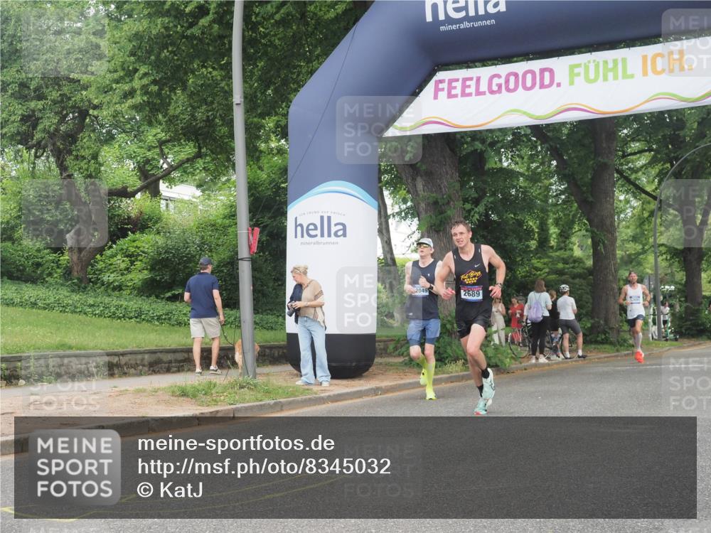 29.06.2025 - hella hamburg halbmarathon KatJ http://msf.ph/oto/8345032 29.06.2025 10:19:54 Zwischen KM18-KM19 2689, 8190, 8318 meine-sportfotos.de