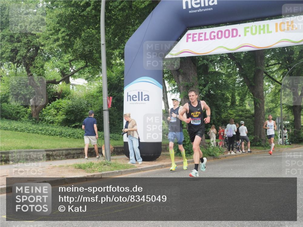 29.06.2025 - hella hamburg halbmarathon KatJ http://msf.ph/oto/8345049 29.06.2025 10:19:55 Zwischen KM18-KM19 2689, 8190, 8318 meine-sportfotos.de