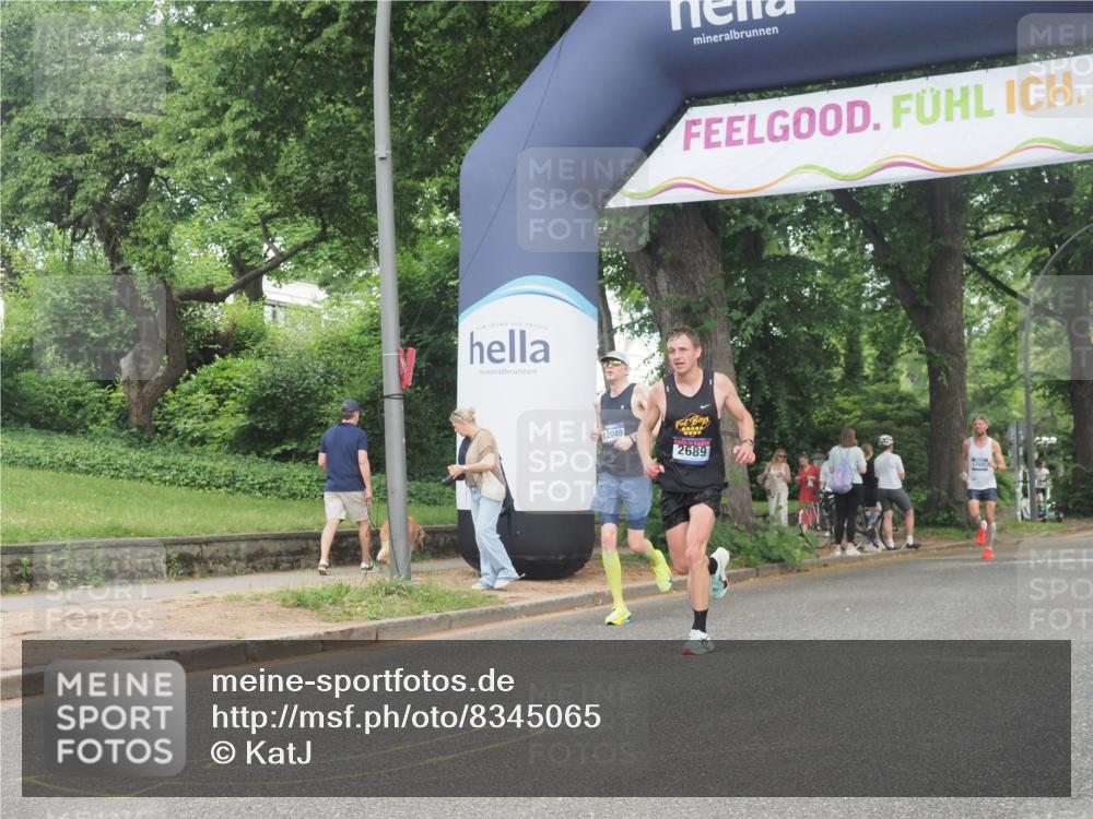29.06.2025 - hella hamburg halbmarathon KatJ http://msf.ph/oto/8345065 29.06.2025 10:19:55 Zwischen KM18-KM19 2689, 8190, 8318 meine-sportfotos.de