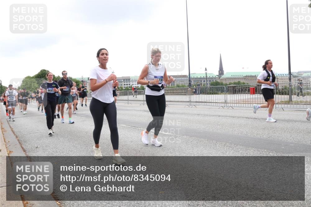 29.06.2025 - hella hamburg halbmarathon Lena Gebhardt http://msf.ph/oto/8345094 29.06.2025 10:47:48 Lombardsbrücke 18415, 968, 23, 730, 1045, 1246, 1392, 1434, 1523, 1618, 1639, 1701, 1926, 2148, 2163, 2197, 2407, 2491, 2545, 2704, 2790, 2882, 2994, 3049, 3339, 3468, 4037, 4325, 4327, 4423, 4856, 4895, 4974, 4975, 5621, 5622, 5886, 5895, 6255, 6256, 6995, 7240, 7393, 7394, 7403, 7427, 7630, 7916, 7970, 8077, 8270, 8310, 8550, 8774, 8915, 8953, 9018, 9356, 9687, 9696, 9697, 10658, 10777, 10794, 10991, 11351, 11458, 11548, 11730, 11738, 11802, 11909, 12431 meine-sportfotos.de