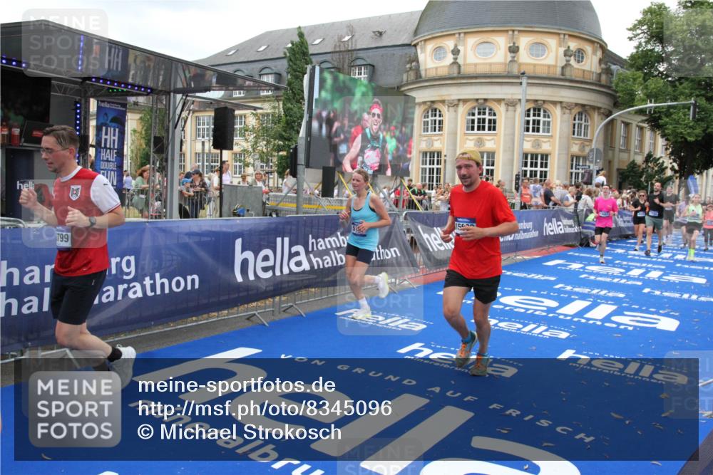 29.06.2025 - hella hamburg halbmarathon Michael Strokosch http://msf.ph/oto/8345096 29.06.2025 10:52:00 Ziel 2818, 2823, 2880, 4033, 4297, 5102, 5336, 6390, 7130, 7409, 7724, 8413, 8856, 8977, 10057, 13799, 15356, 15690, 17815, 17962, 17978, 18869 meine-sportfotos.de