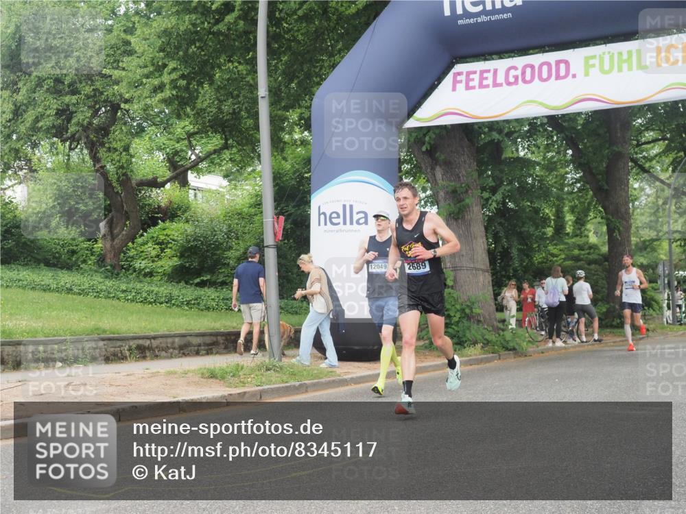 29.06.2025 - hella hamburg halbmarathon KatJ http://msf.ph/oto/8345117 29.06.2025 10:19:55 Zwischen KM18-KM19 2689, 8190, 8318 meine-sportfotos.de