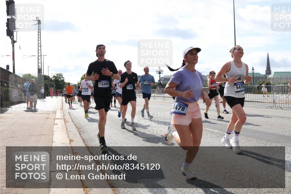 29.06.2025 - hella hamburg halbmarathon Lena Gebhardt http://msf.ph/oto/8345120 29.06.2025 10:00:51 Lombardsbrücke 11623, 13498, 5033, 17087, 12787, 8478, 5418, 1544, 1568, 1583, 1611, 1681, 1726, 2236, 2346, 2426, 2474, 2490, 2982, 3042, 3059, 3141, 3400, 3625, 3740, 3794, 3983, 4238, 4419, 4579, 4616, 4708, 4767, 4940, 4945, 5033, 5418, 5643, 5870, 6138, 6147, 6220, 6443, 6487, 6531, 6714, 6757, 6835, 7658, 7757, 7759, 7761, 8255, 8326, 8478, 8632, 8923, 9124, 9553, 9555, 9577, 9932, 10074, 10188, 10271, 10599 meine-sportfotos.de