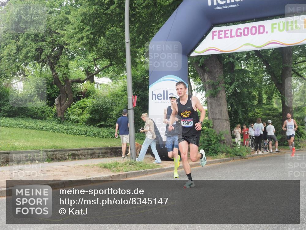 29.06.2025 - hella hamburg halbmarathon KatJ http://msf.ph/oto/8345147 29.06.2025 10:19:55 Zwischen KM18-KM19 2689, 8190, 8318 meine-sportfotos.de
