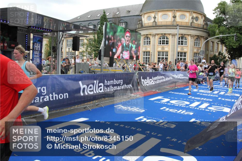 29.06.2025 - hella hamburg halbmarathon Michael Strokosch http://msf.ph/oto/8345150 29.06.2025 10:52:01 Ziel 2818, 2823, 2880, 4033, 4297, 5102, 5336, 6390, 7130, 7409, 7724, 8413, 8856, 8977, 10057, 13799, 15356, 15690, 17962, 17978, 18869 meine-sportfotos.de