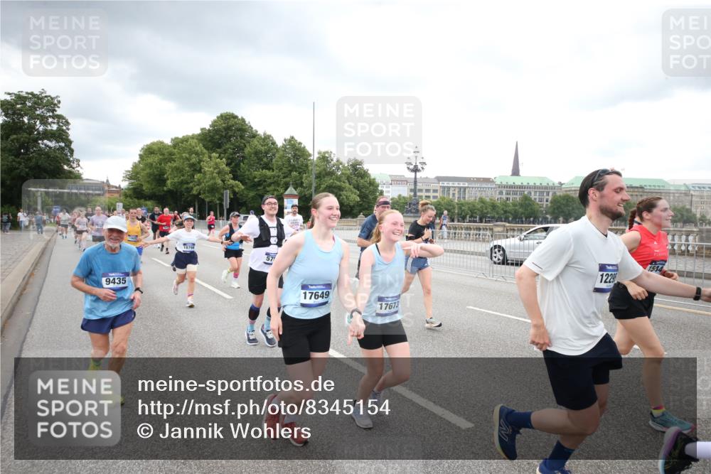 29.06.2025 - hella hamburg halbmarathon Jannik Wohlers http://msf.ph/oto/8345154 29.06.2025 10:55:58 Lombardsbrücke 1047, 1113, 1738, 2915, 3257, 3675, 3676, 3953, 3987, 4083, 5237, 5580, 5693, 5757, 6690, 6968, 7025, 7028, 7090, 7307, 7711, 8517, 8766, 9383, 9435, 9606, 9948, 9953, 10740, 10784, 10932, 10987, 11298, 11628, 11862, 11863, 12295, 12296, 12543, 12551, 13395, 13405, 13965, 14613, 15103, 15443, 15696, 15699, 15747, 16655, 16934, 17084, 17092, 17398, 17494, 17649, 17673, 17797, 18047, 18247, 18798, 19228 meine-sportfotos.de