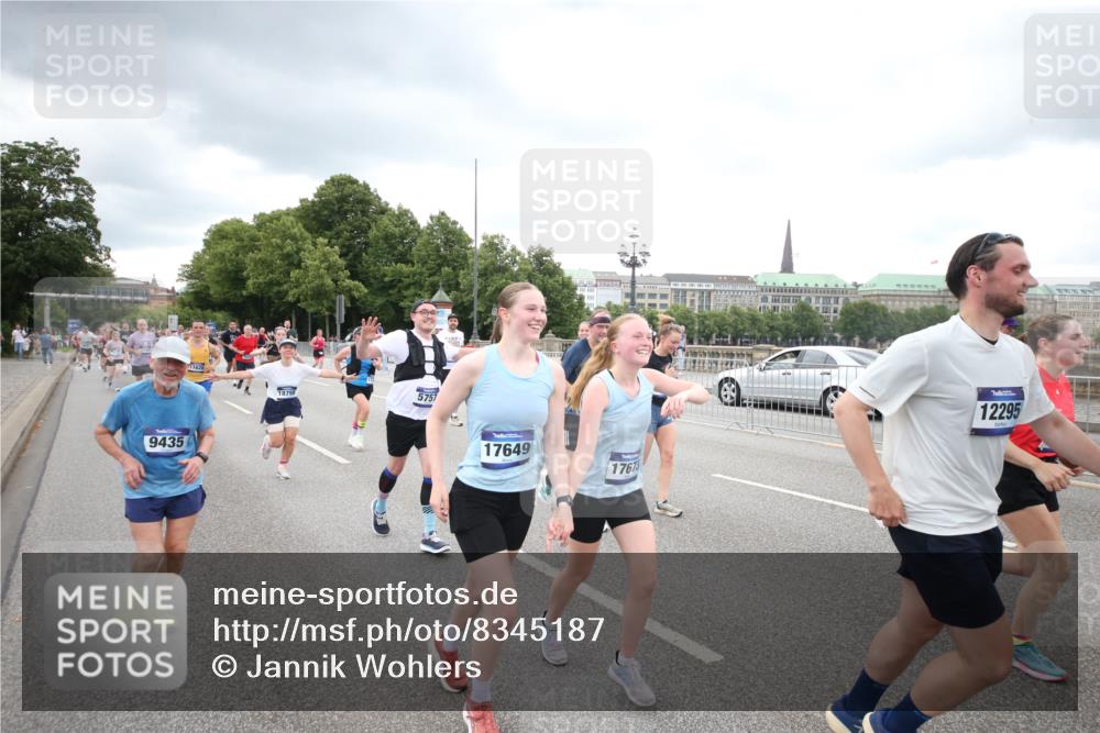 29.06.2025 - hella hamburg halbmarathon Jannik Wohlers http://msf.ph/oto/8345187 29.06.2025 10:55:58 Lombardsbrücke 1047, 1113, 1738, 2915, 3257, 3675, 3676, 3953, 3987, 4083, 5237, 5580, 5693, 5757, 6690, 6968, 7025, 7028, 7090, 7307, 7711, 8517, 8766, 9383, 9435, 9606, 9948, 9953, 10740, 10784, 10932, 10987, 11298, 11628, 11862, 11863, 12295, 12296, 12543, 12551, 13395, 13405, 13965, 14613, 15103, 15443, 15696, 15699, 15747, 16655, 16934, 17084, 17092, 17398, 17494, 17649, 17673, 17797, 18047, 18247, 18798, 19228 meine-sportfotos.de