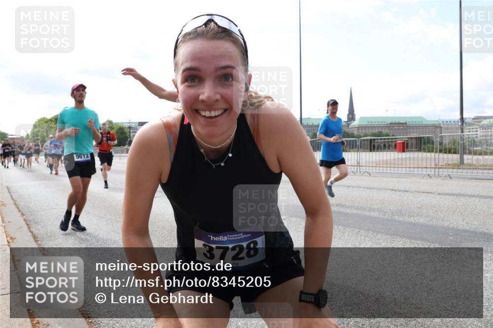 29.06.2025 - hella hamburg halbmarathon Lena Gebhardt http://msf.ph/oto/8345205 29.06.2025 10:13:33 Lombardsbrücke 9612, 3728, 000000, 1007, 1131, 1747, 1859, 2055, 2359, 2721, 2904, 2961, 2987, 3218, 3360, 3728, 3729, 4001, 4187, 4795, 4950, 5232, 5546, 5631, 5719, 6026, 6489, 6717, 6724, 7346, 7446, 7447, 7460, 7462, 7913, 8279, 8673, 8913, 9128, 9527, 9612, 9631, 10977, 11441, 12313, 12492, 12797, 12928, 12929, 13331, 13928, 15085, 15663, 15721, 15722, 15922, 16030, 16255, 16437, 16491, 17472, 17474, 17988, 18048, 18222, 18231, 18732 meine-sportfotos.de