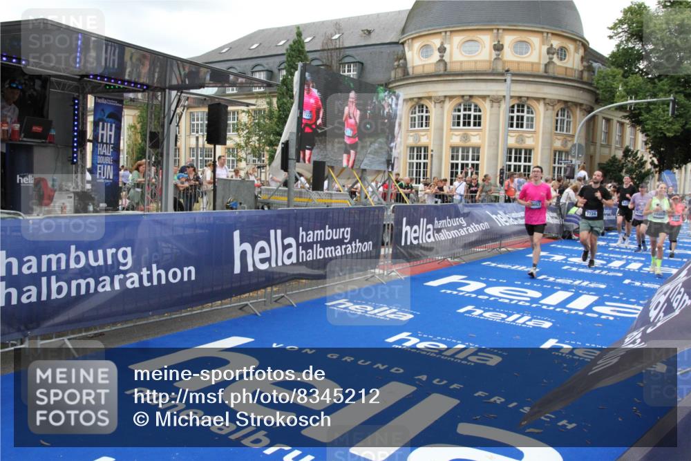 29.06.2025 - hella hamburg halbmarathon Michael Strokosch http://msf.ph/oto/8345212 29.06.2025 10:52:01 Ziel 2818, 2823, 2880, 4033, 4297, 5102, 5336, 6390, 7130, 7409, 7724, 8413, 8856, 8977, 10057, 13799, 15356, 15690, 17962, 17978, 18869 meine-sportfotos.de