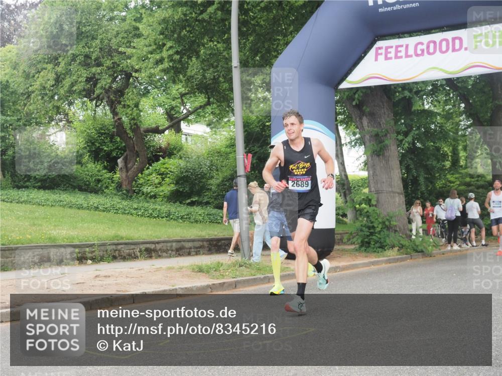 29.06.2025 - hella hamburg halbmarathon KatJ http://msf.ph/oto/8345216 29.06.2025 10:19:55 Zwischen KM18-KM19 2689, 8190, 8318 meine-sportfotos.de