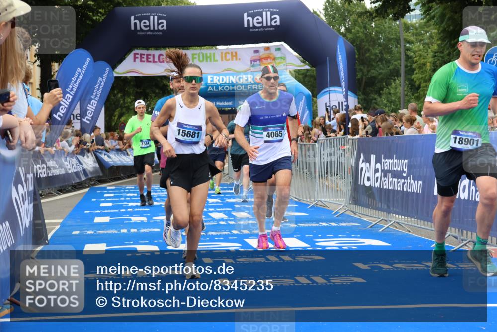 29.06.2025 - hella hamburg halbmarathon Strokosch-Dieckow http://msf.ph/oto/8345235 29.06.2025 10:53:18 Ziel 1683, 1727, 2074, 2354, 4065, 6198, 6629, 6942, 7312, 7383, 8273, 8361, 8651, 9142, 11844, 12490, 12875, 13997, 15179, 15681, 15838, 16929, 18134, 18901 meine-sportfotos.de