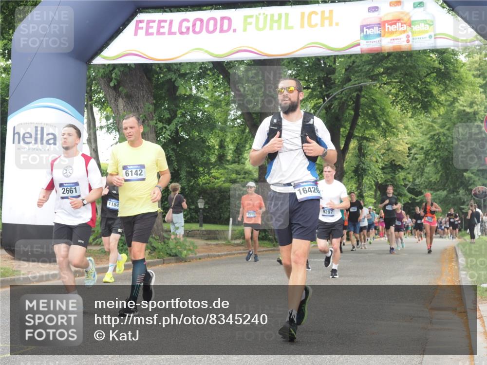 29.06.2025 - hella hamburg halbmarathon KatJ http://msf.ph/oto/8345240 29.06.2025 10:49:28 Zwischen KM18-KM19 1147, 1184, 2661, 3625, 5058, 5379, 6142 meine-sportfotos.de