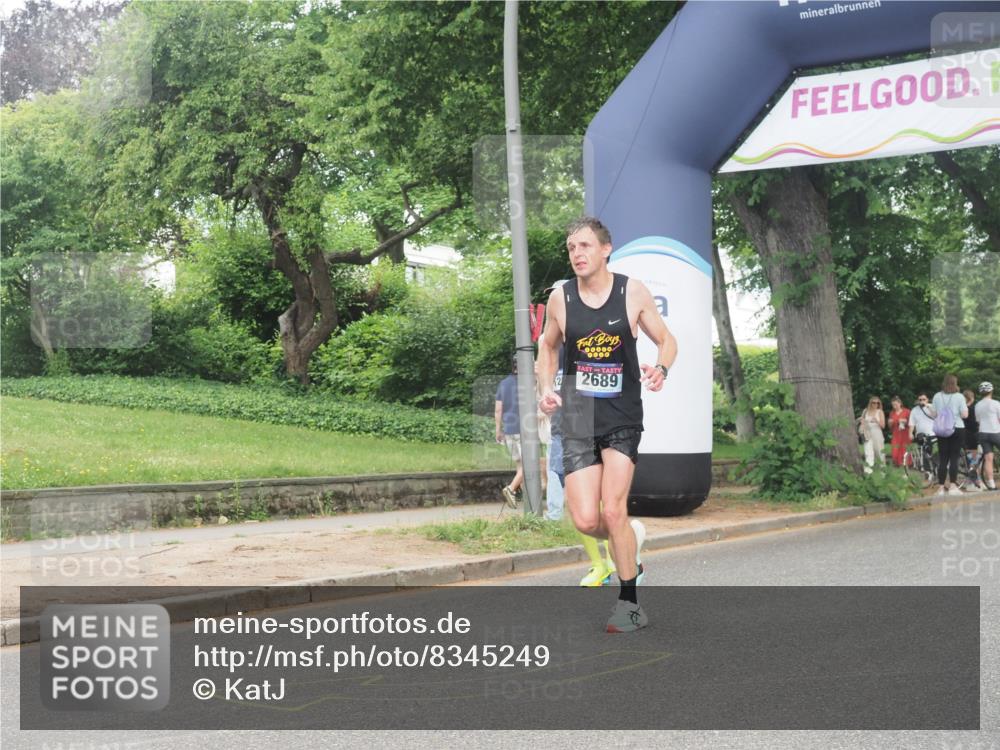 29.06.2025 - hella hamburg halbmarathon KatJ http://msf.ph/oto/8345249 29.06.2025 10:19:55 Zwischen KM18-KM19 2689, 8190, 8318 meine-sportfotos.de