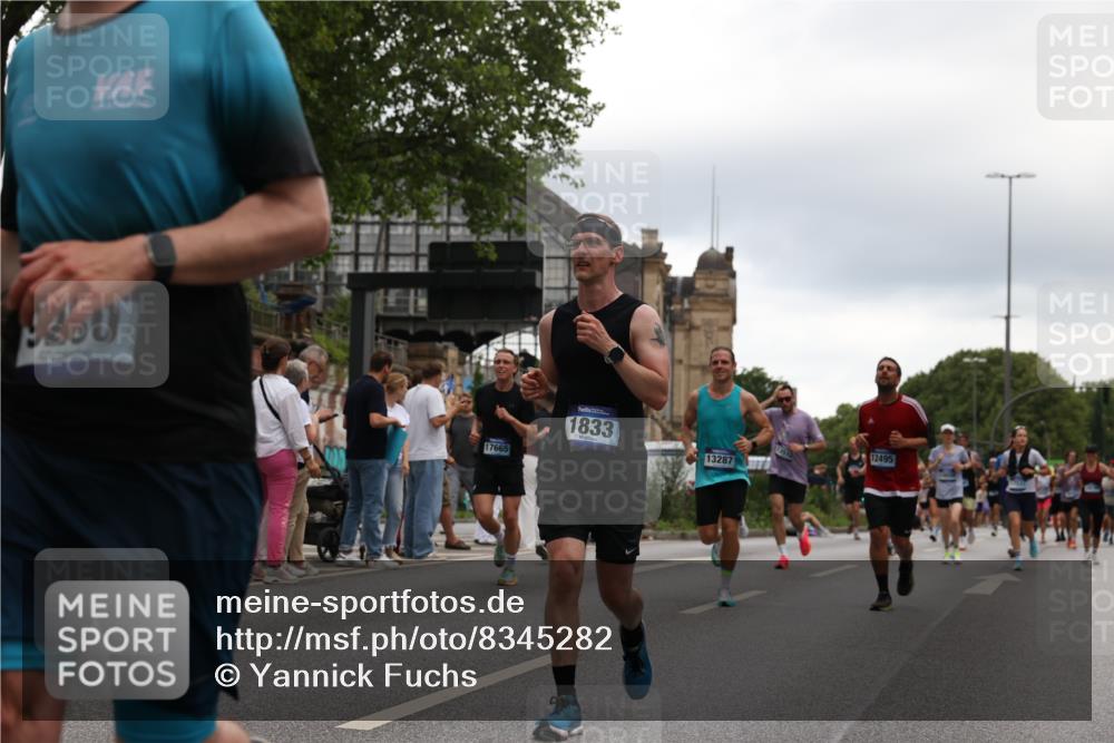 29.06.2025 - hella hamburg halbmarathon Yannick Fuchs http://msf.ph/oto/8345282 29.06.2025 10:52:23 20KM 1319, 1833, 2159, 2250, 2619, 2656, 2711, 2996, 3251, 4550, 4708, 4767, 5277, 5675, 6138, 6147, 6592, 7082, 7659, 7856, 8089, 9230, 9553, 9555, 10020, 10268, 10319, 10518, 10703, 11394, 11605, 11808, 11846, 12378, 12495, 12734, 12735, 12879, 13287, 13512, 13654, 13694, 14355, 14673, 15197, 15434, 15527, 16189, 17531, 17665, 17814, 17827, 17967, 18727, 18985 meine-sportfotos.de