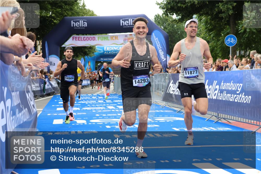 29.06.2025 - hella hamburg halbmarathon Strokosch-Dieckow http://msf.ph/oto/8345286 29.06.2025 10:32:36 Ziel 1707, 1990, 7965, 8062, 11877, 12987, 13199, 13961, 14293, 14908, 16619, 17117, 17151, 18135, 18562, 18563 meine-sportfotos.de