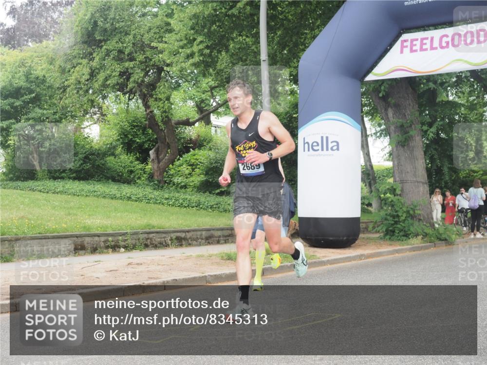 29.06.2025 - hella hamburg halbmarathon KatJ http://msf.ph/oto/8345313 29.06.2025 10:19:56 Zwischen KM18-KM19 2689, 8190, 8318 meine-sportfotos.de