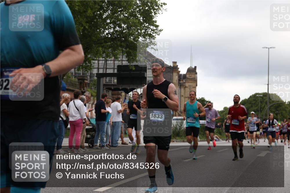 29.06.2025 - hella hamburg halbmarathon Yannick Fuchs http://msf.ph/oto/8345326 29.06.2025 10:52:24 20KM 1319, 1833, 2159, 2250, 2619, 2656, 2711, 2996, 3251, 4550, 4708, 4767, 5277, 5675, 6138, 6147, 6592, 7082, 7659, 7856, 8089, 9230, 9553, 9555, 10020, 10268, 10319, 10518, 10703, 11394, 11605, 11808, 11846, 12378, 12495, 12734, 12735, 12879, 13287, 13512, 13654, 13694, 14355, 14673, 15197, 15434, 15527, 16189, 17531, 17665, 17814, 17827, 17839, 17967, 18727, 18985 meine-sportfotos.de