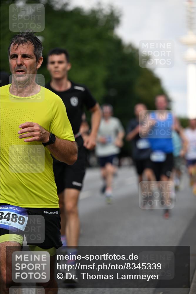 29.06.2025 - hella hamburg halbmarathon Dr. Thomas Lammeyer http://msf.ph/oto/8345339 29.06.2025 09:56:05 Kennedybrücke 1057, 1139, 1169, 1220, 1415, 1512, 1604, 3305, 4080, 4565, 4871, 4915, 5007, 5011, 5336, 6373, 6711, 7185, 7432, 7451, 7710, 7865, 7961, 8467, 8564, 8852, 9444, 10099, 10251, 10493, 10691, 10741 meine-sportfotos.de