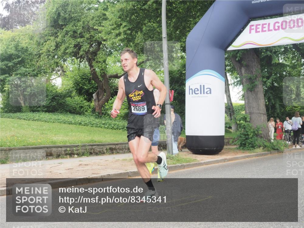 29.06.2025 - hella hamburg halbmarathon KatJ http://msf.ph/oto/8345341 29.06.2025 10:19:56 Zwischen KM18-KM19 2689, 8190, 8318 meine-sportfotos.de