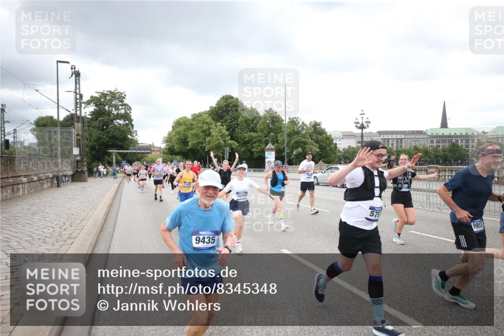 29.06.2025 - hella hamburg halbmarathon Jannik Wohlers http://msf.ph/oto/8345348 29.06.2025 10:55:58 Lombardsbrücke 1047, 1113, 1738, 2915, 3257, 3675, 3676, 3953, 3987, 4083, 5237, 5580, 5693, 5757, 6690, 6968, 7025, 7028, 7090, 7307, 7711, 8517, 8766, 9383, 9435, 9606, 9948, 9953, 10740, 10784, 10932, 10987, 11298, 11628, 11862, 11863, 12295, 12296, 12543, 12551, 13395, 13405, 13965, 14613, 15103, 15443, 15696, 15699, 15747, 16655, 16934, 17084, 17092, 17398, 17494, 17649, 17673, 17797, 18047, 18247, 18798, 19228 meine-sportfotos.de