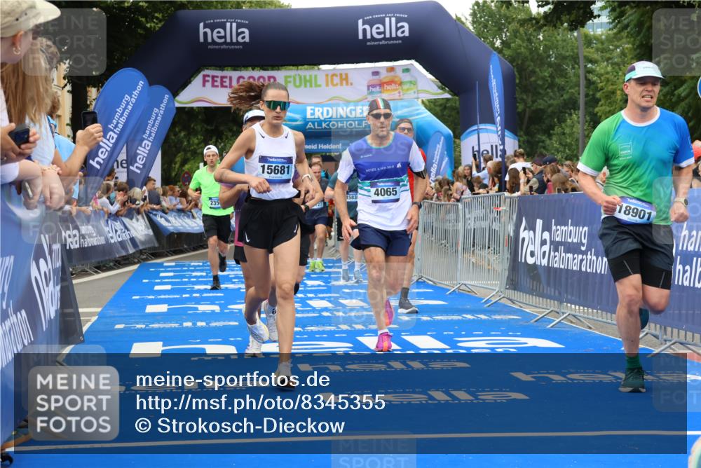 29.06.2025 - hella hamburg halbmarathon Strokosch-Dieckow http://msf.ph/oto/8345355 29.06.2025 10:53:18 Ziel 1683, 1727, 2074, 2354, 4065, 6198, 6629, 6942, 7312, 7383, 8273, 8361, 8651, 9142, 11844, 12490, 12875, 13997, 15179, 15681, 15838, 16929, 18134, 18901 meine-sportfotos.de