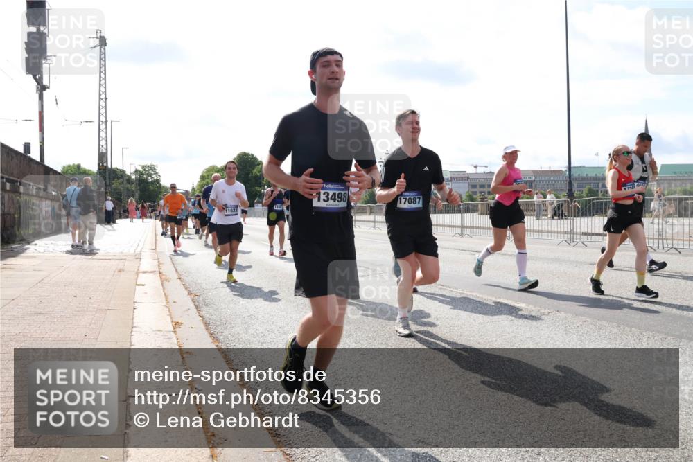 29.06.2025 - hella hamburg halbmarathon Lena Gebhardt http://msf.ph/oto/8345356 29.06.2025 10:00:52 Lombardsbrücke 11623, 1340, 13498, 17087, 1544, 1568, 1583, 1611, 1681, 1726, 2236, 2426, 2474, 2490, 2982, 3042, 3059, 3141, 3400, 3625, 3740, 3794, 3983, 4238, 4419, 4579, 4616, 4708, 4767, 4940, 4945, 5033, 5418, 5643, 5870, 6138, 6147, 6220, 6443, 6487, 6531, 6714, 6757, 6835, 7658, 7757, 7759, 7761, 8255, 8326, 8478, 8632, 8923, 9124, 9553, 9555, 9577, 9932, 10074, 10188, 10271, 10599 meine-sportfotos.de