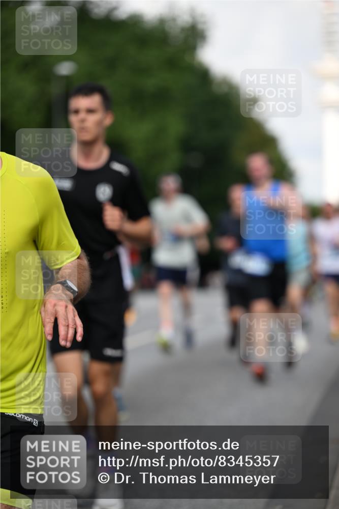 29.06.2025 - hella hamburg halbmarathon Dr. Thomas Lammeyer http://msf.ph/oto/8345357 29.06.2025 09:56:05 Kennedybrücke 1057, 1139, 1169, 1220, 1415, 1512, 1604, 3305, 4080, 4565, 4871, 4915, 5007, 5011, 5336, 6373, 6711, 7185, 7432, 7451, 7710, 7865, 7961, 8467, 8564, 8852, 9444, 10099, 10251, 10493, 10691, 10741 meine-sportfotos.de