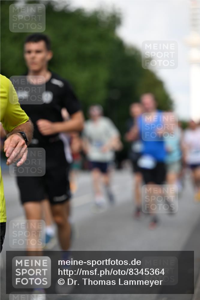 29.06.2025 - hella hamburg halbmarathon Dr. Thomas Lammeyer http://msf.ph/oto/8345364 29.06.2025 09:56:05 Kennedybrücke 1057, 1139, 1169, 1220, 1415, 1512, 1604, 3305, 4080, 4565, 4871, 4915, 5007, 5011, 5336, 6373, 6711, 7185, 7432, 7451, 7710, 7865, 7961, 8467, 8564, 8852, 9444, 10099, 10251, 10493, 10691, 10741 meine-sportfotos.de