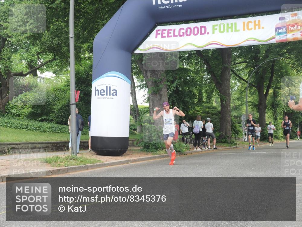 29.06.2025 - hella hamburg halbmarathon KatJ http://msf.ph/oto/8345376 29.06.2025 10:19:57 Zwischen KM18-KM19 2689, 8190, 8318 meine-sportfotos.de
