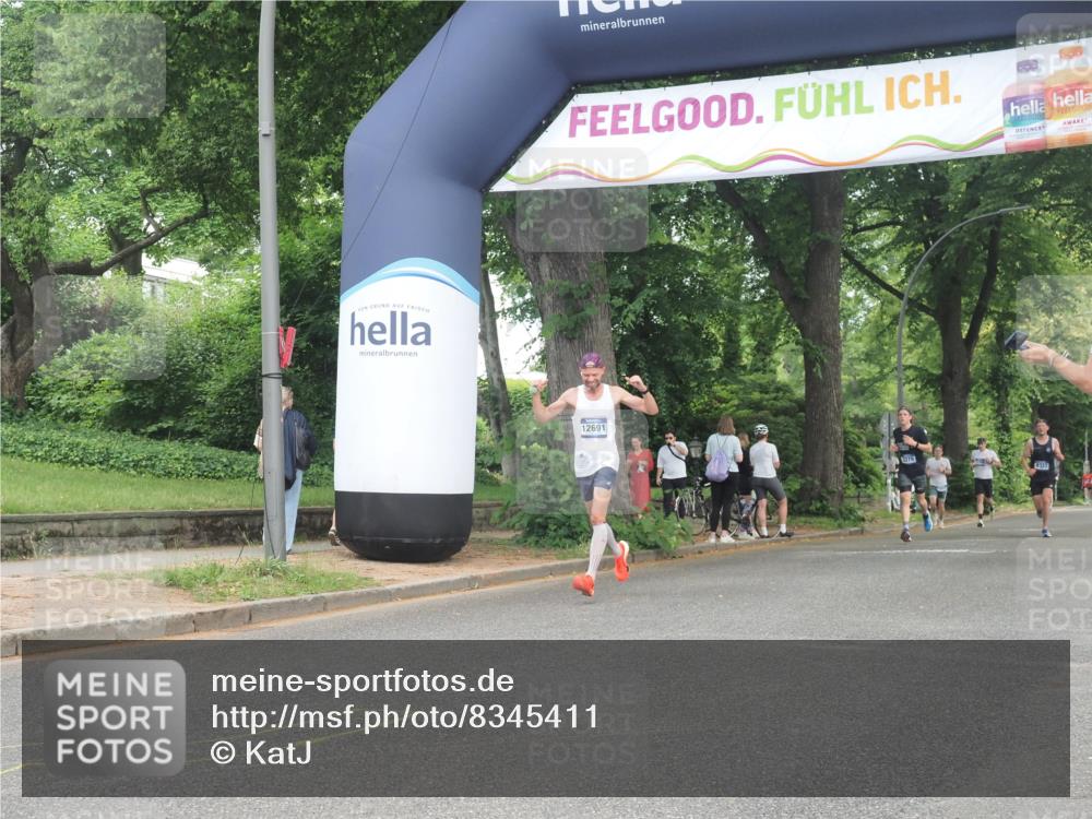 29.06.2025 - hella hamburg halbmarathon KatJ http://msf.ph/oto/8345411 29.06.2025 10:19:57 Zwischen KM18-KM19 2689, 8190, 8318 meine-sportfotos.de