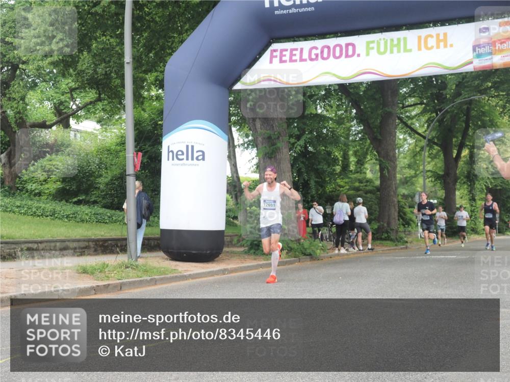 29.06.2025 - hella hamburg halbmarathon KatJ http://msf.ph/oto/8345446 29.06.2025 10:19:57 Zwischen KM18-KM19 2689, 8190, 8318 meine-sportfotos.de