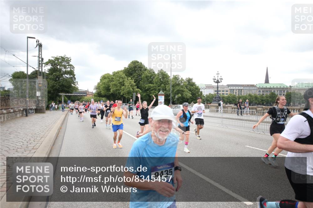 29.06.2025 - hella hamburg halbmarathon Jannik Wohlers http://msf.ph/oto/8345457 29.06.2025 10:55:59 Lombardsbrücke 1047, 1113, 2915, 3257, 3675, 3676, 3953, 3987, 4083, 5237, 5580, 5693, 5757, 6690, 7025, 7028, 7090, 7307, 7711, 8108, 8517, 8606, 8766, 9383, 9435, 9606, 9948, 9953, 10555, 10569, 10740, 10784, 10932, 11298, 11628, 11862, 11863, 12295, 12296, 12543, 12551, 13395, 13405, 13965, 14613, 15103, 15443, 15696, 15699, 15747, 16655, 16934, 17084, 17092, 17398, 17494, 17649, 17673, 17797, 18047, 18247, 18798, 19228 meine-sportfotos.de