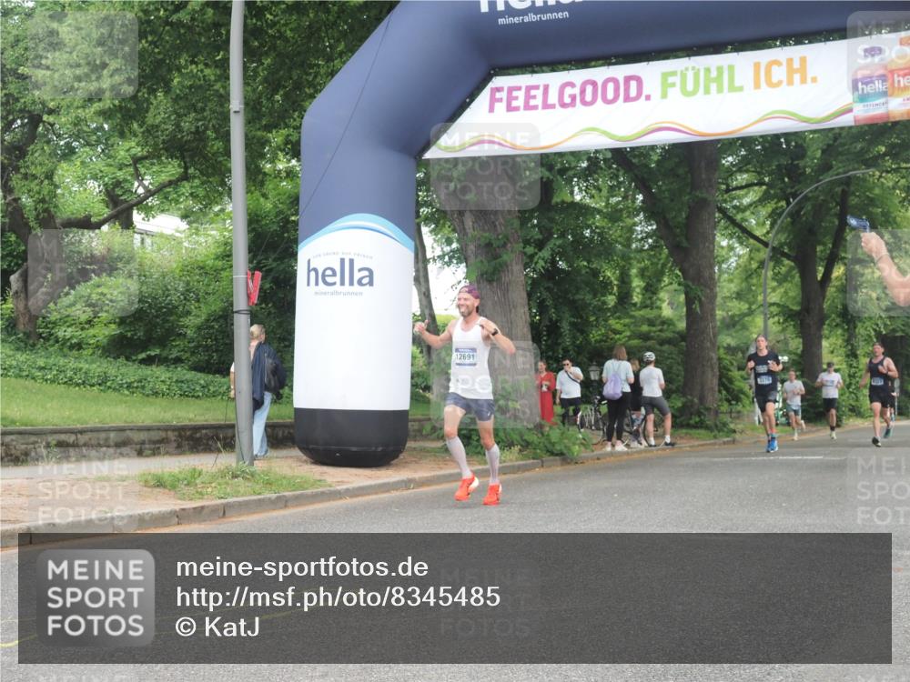 29.06.2025 - hella hamburg halbmarathon KatJ http://msf.ph/oto/8345485 29.06.2025 10:19:57 Zwischen KM18-KM19 2689, 8190, 8318 meine-sportfotos.de