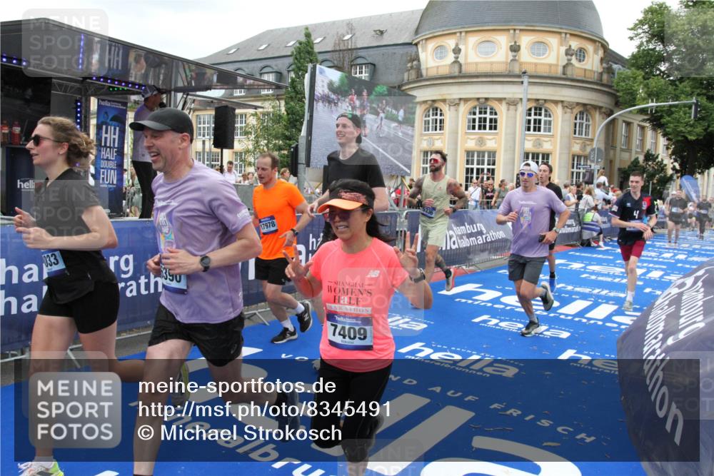 29.06.2025 - hella hamburg halbmarathon Michael Strokosch http://msf.ph/oto/8345491 29.06.2025 10:52:05 Ziel 4033, 5336, 6390, 7130, 7409, 7724, 7732, 8413, 8977, 10057, 15356, 15506, 15829, 16179, 16666, 17978, 18869 meine-sportfotos.de